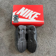 Load image into Gallery viewer, Nike Shox R4 &#39;Triple Black&#39; (Online Only)
