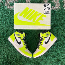 Load image into Gallery viewer, Air Jordan 1 High &#39;Volt&#39;

