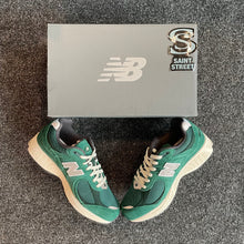 Load image into Gallery viewer, New Balance 2002R &#39;Nightwatch Green&#39;
