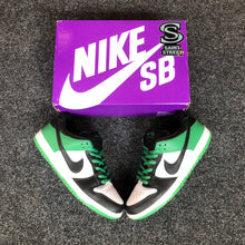 Load image into Gallery viewer, Nike SB Dunk Low &#39;Classic Green&#39;
