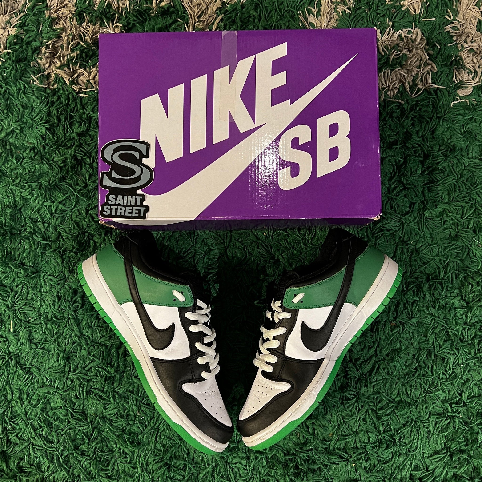 Nike sb sales dunk low classic