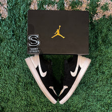 Load image into Gallery viewer, Air Jordan 1 Low &#39;Diamond Shorts&#39; (Online Only)
