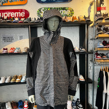 Load image into Gallery viewer, Supreme X TNF &#39;Studded&#39; Mountain Jacket
