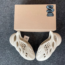 Load image into Gallery viewer, Yeezy Foam RNNR &#39;Sand&#39;
