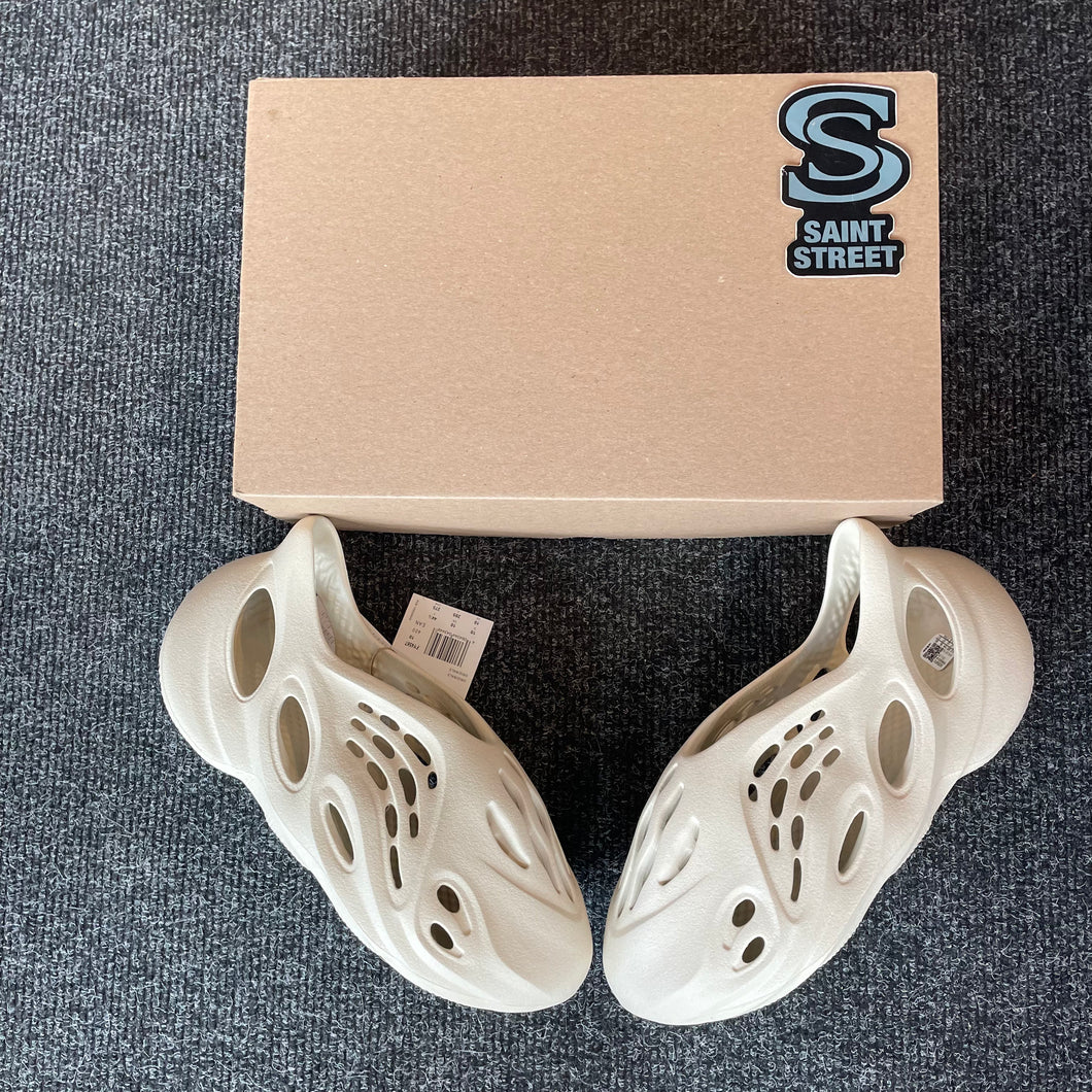 Yeezy Foam RNNR 'Sand'