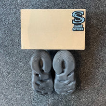 Load image into Gallery viewer, Yeezy Foam RNNR &#39;Onyx&#39;
