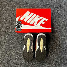 Load image into Gallery viewer, Nike Air Max 95 &#39;Social FC&#39;
