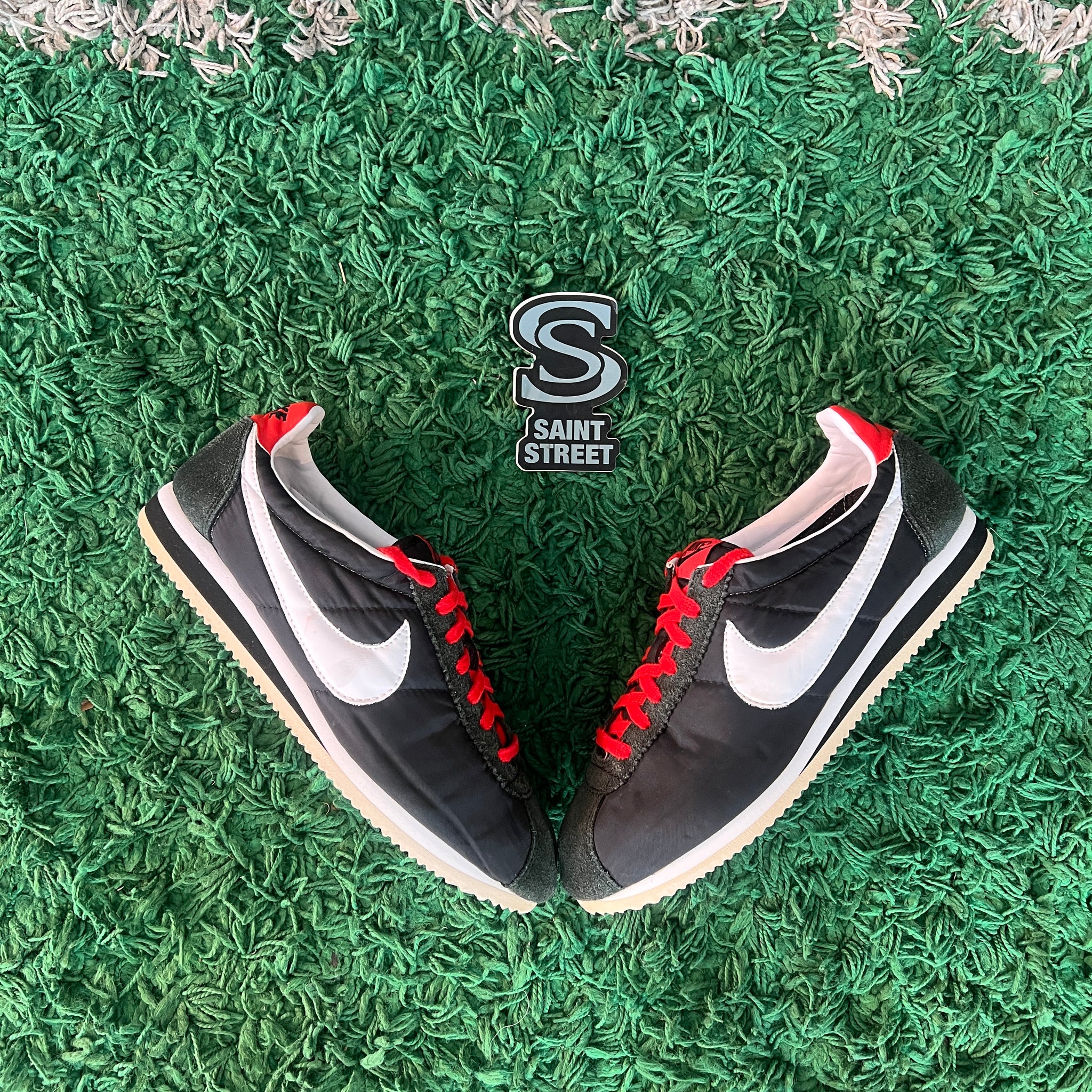 Nike cortez red and black hotsell