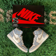 Load image into Gallery viewer, Air Jordan 1 High &#39;Hyper Royal&#39;
