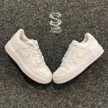 Load image into Gallery viewer, Nike AF1 Low &#39;White&#39; (Online only)
