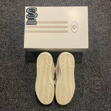 Load image into Gallery viewer, Adidas x BadBunny Campus
