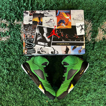 Load image into Gallery viewer, Jordan 5 Se Oregon
