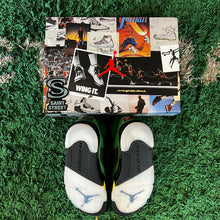 Load image into Gallery viewer, Jordan 5 Se Oregon
