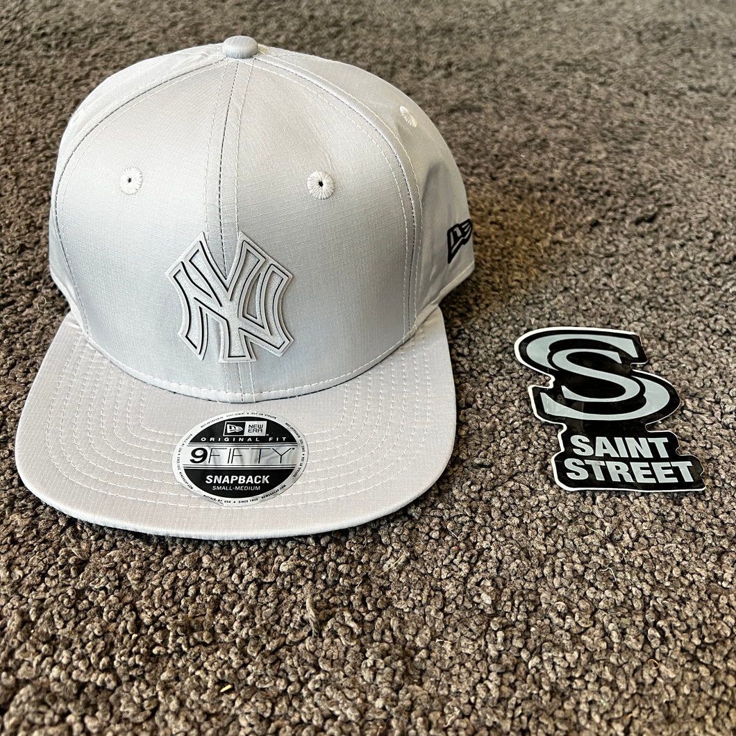 New Era 'Yankees' Grey SnapBack (Online only)