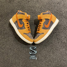 Load image into Gallery viewer, Nike Dunk High &#39;Curry&#39;
