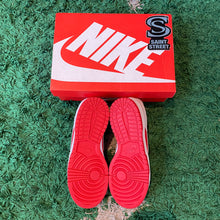 Load image into Gallery viewer, Nike Dunk Low &#39;Championship&#39; (GS)

