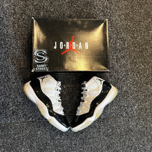 Load image into Gallery viewer, Air Jordan 11 &#39;Concord&#39;
